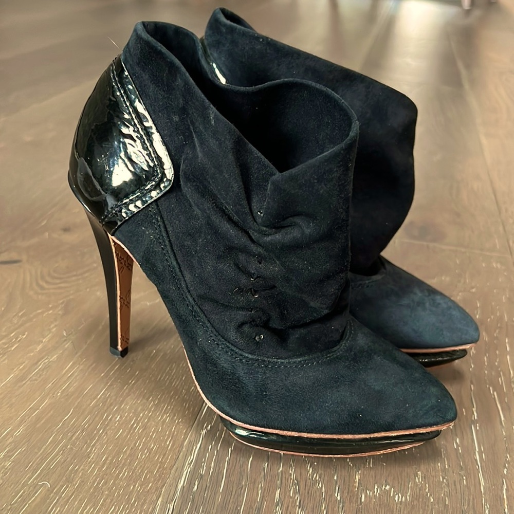 L.A.M.B. High fashion partner leather suede ankle heel boots 6.5